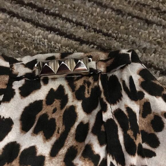 Zara basic leopard v neck blouse with studded detail on shoulder size small - Picture 5 of 6
